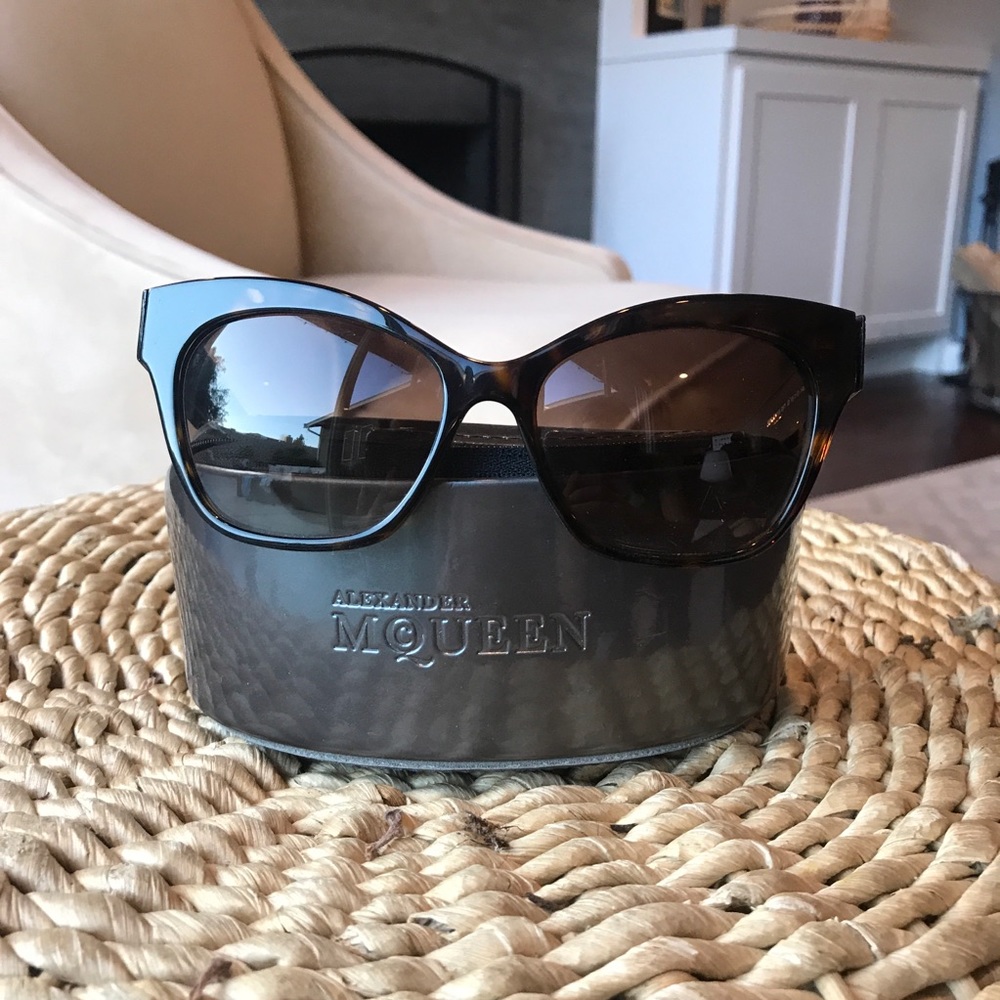 Beautiful Alexander McQueen sunglasses!